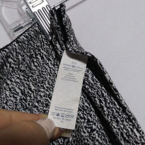 Lululemon Vinyasa Wrap Scarf Black White Athletic Size OS - Picture 6 of 8